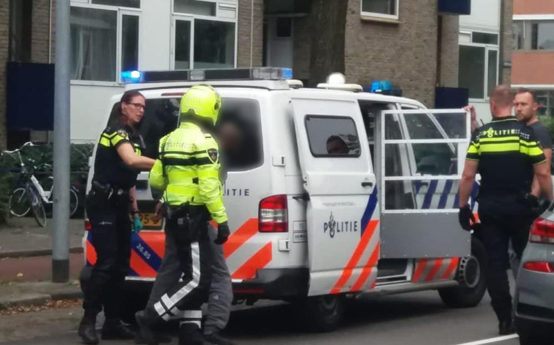 Omstanders Overmeesteren Gewapende Overvaller Bij Primera In Groningen ...